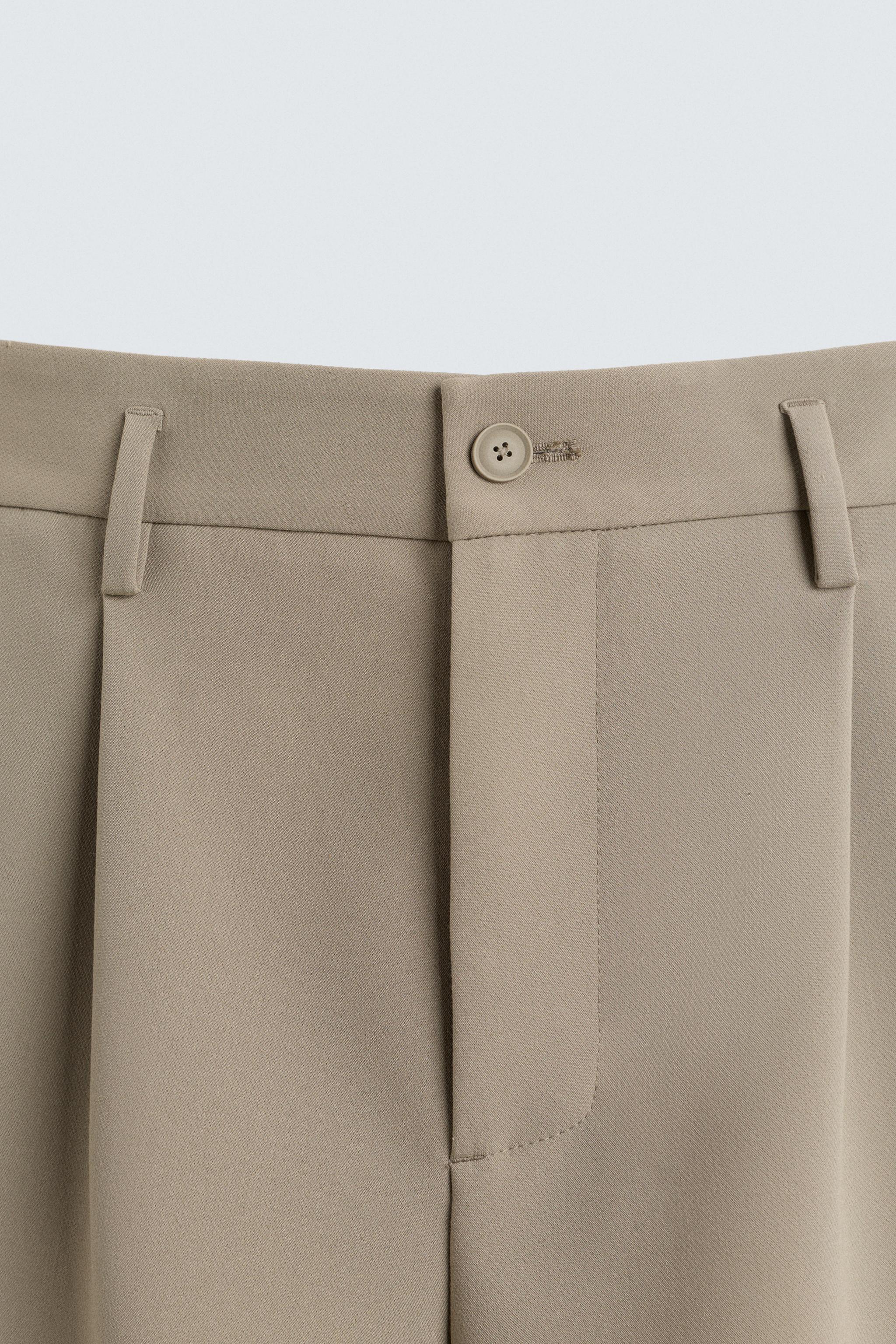 FLOWY PLEATED SHORTS