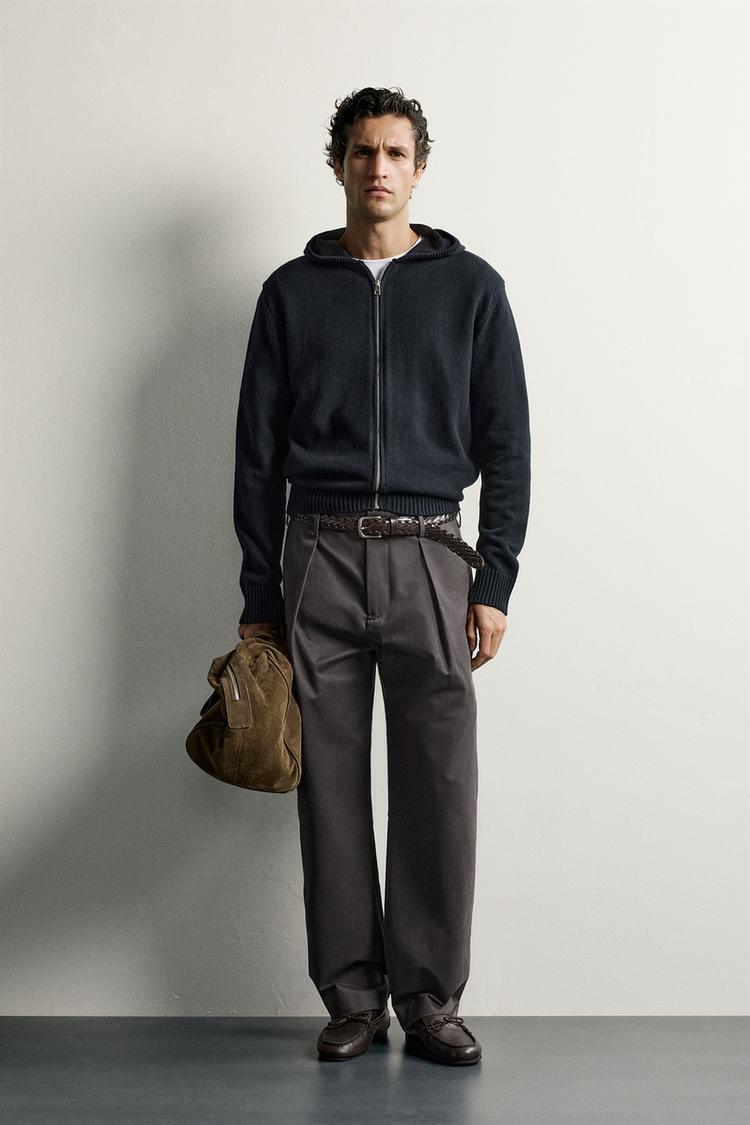 PLEATED REGULAR FIT CHINOS