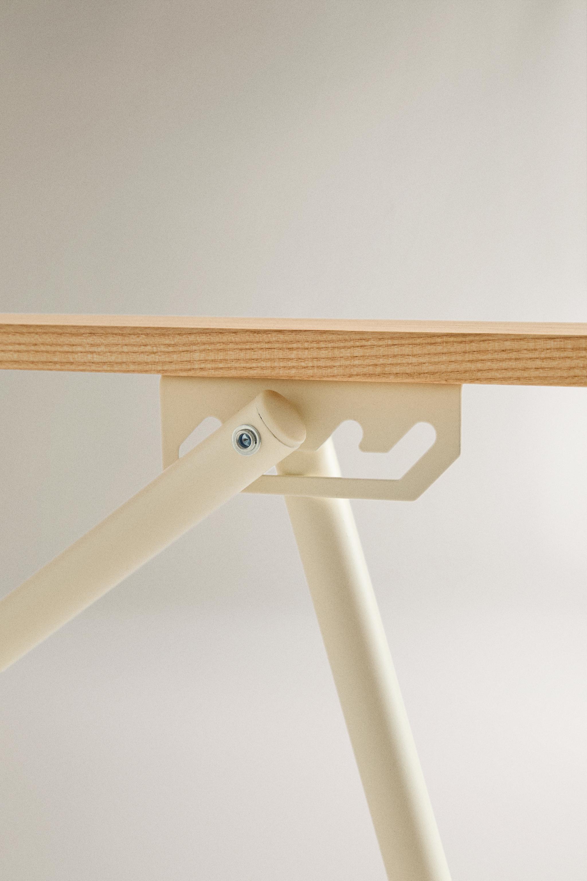 FOLDING BEACH CHAIR WITH WOODEN ARMRESTS