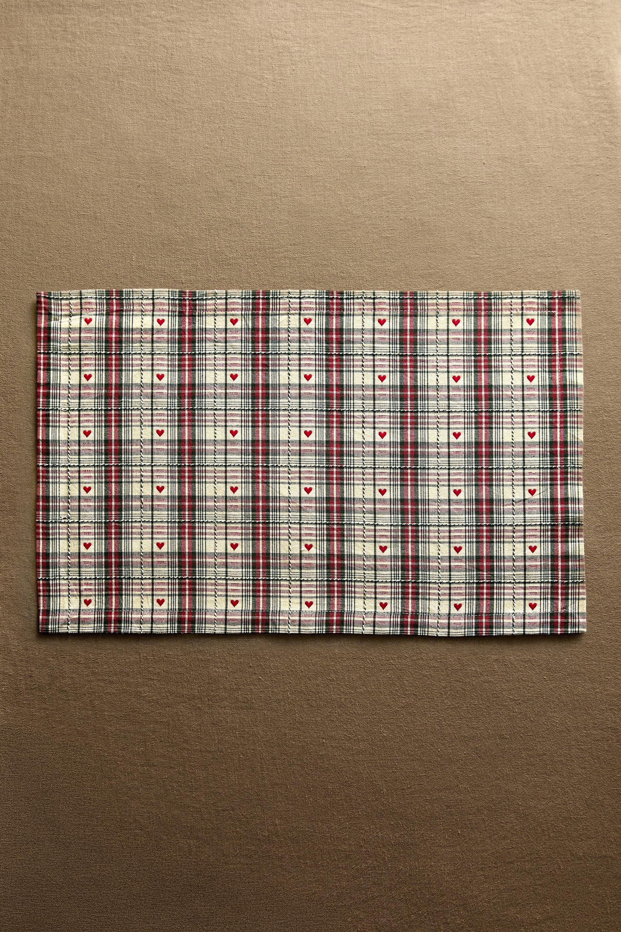 DYED THREAD CHRISTMAS HEART PLACEMAT (PACK OF 2)