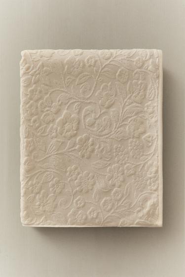SERVIETTE DE BAIN JACQUARD FLEURS - Ivoire de Zara - Image 4