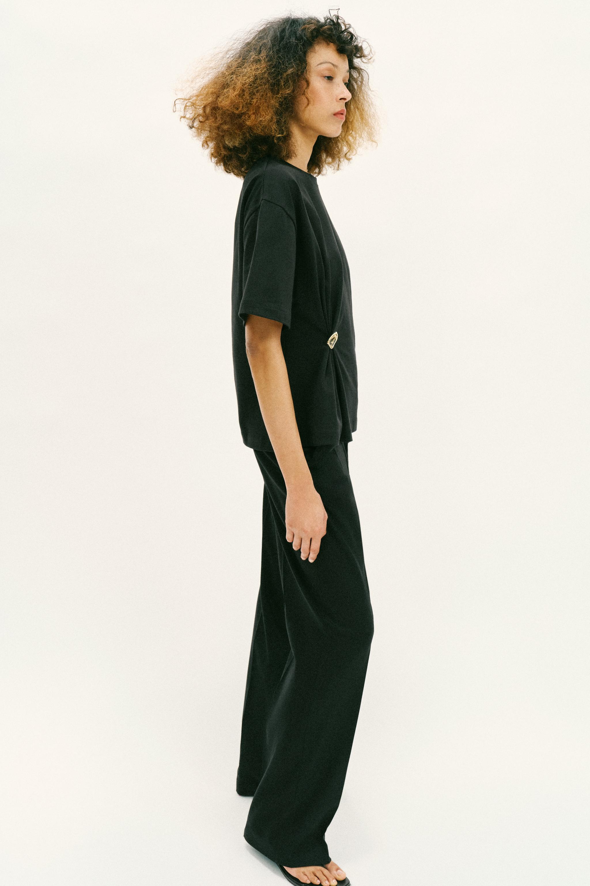 HEAVY COTTON APPLIQUÉ T-SHIRT