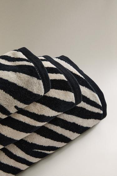 SERVIETTE DE BAIN VELOURS IMPRIMÉ ANIMAL - Sable / Noir de Zara - Image 1