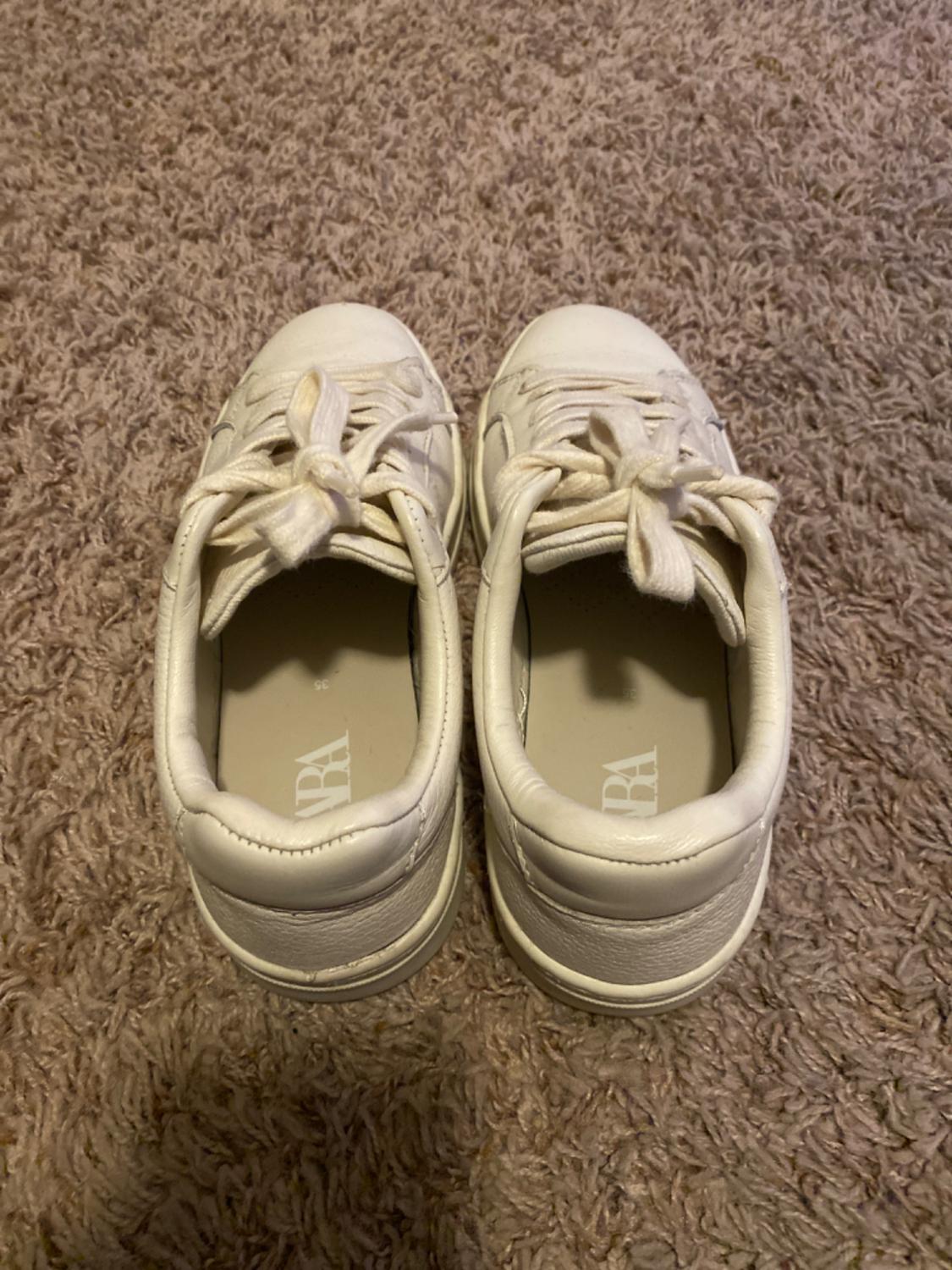 WOMENS SNEAKERS SIZE 5 - Image 3