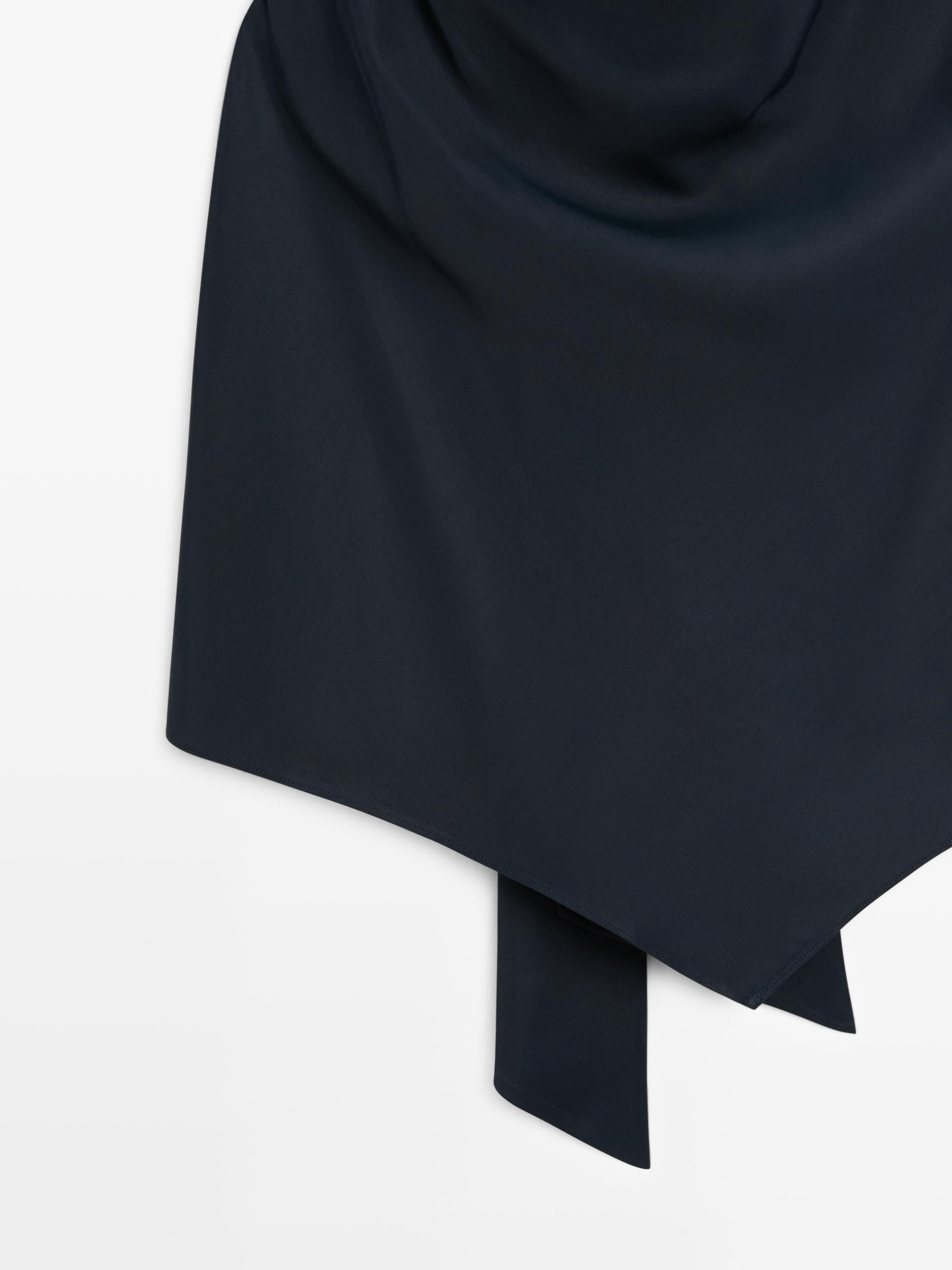 Total look cowl neck top