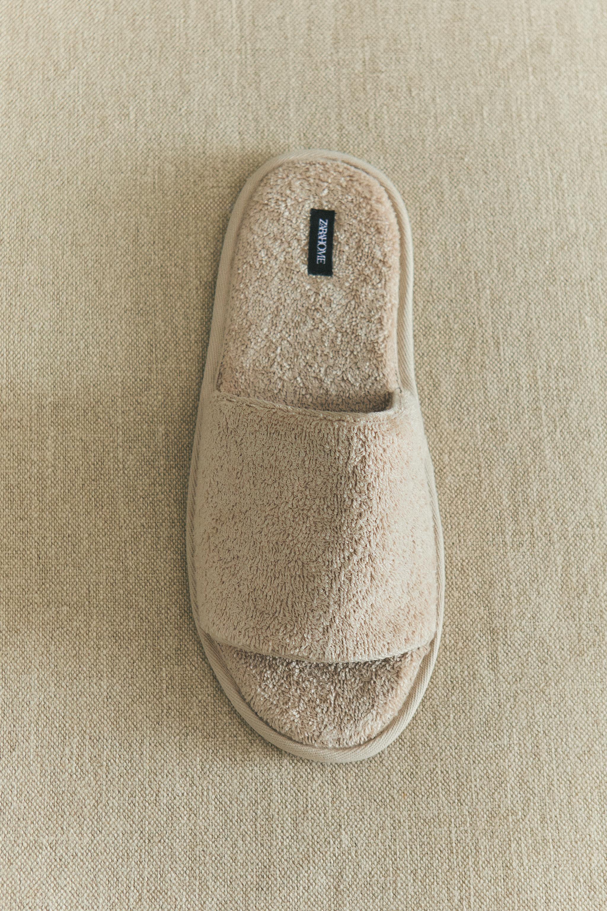 OPEN TERRY BATHROOM SLIPPERS — Beige