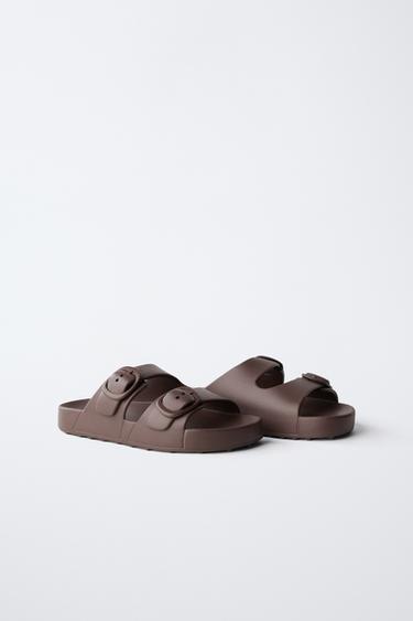 SANDALIA HEBILLAS ENGOMADA - Marrón de Zara