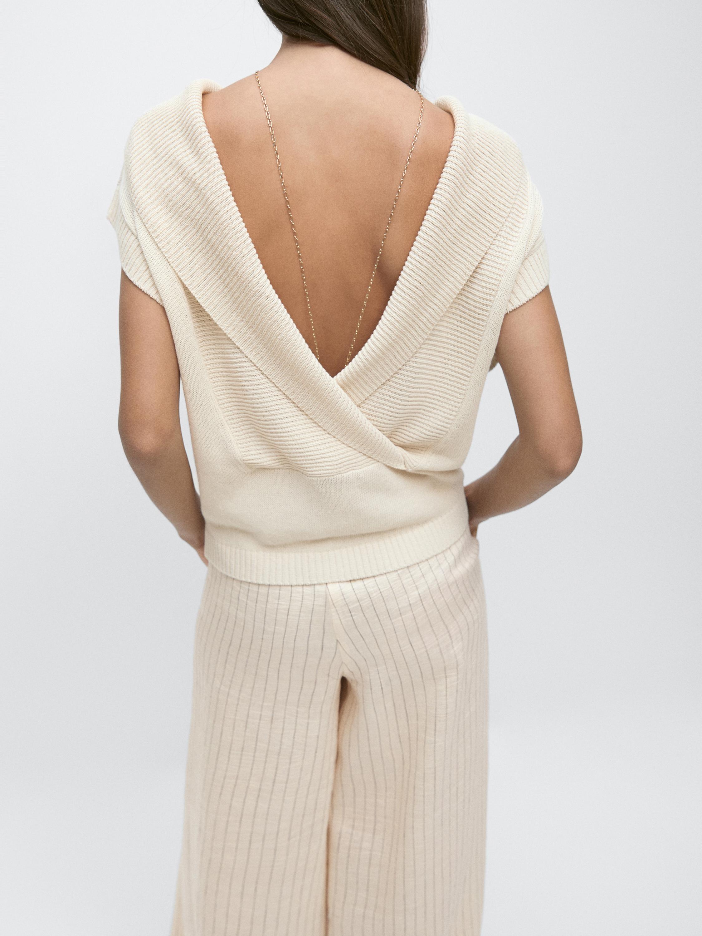 Pull en maille à dos décolleté
