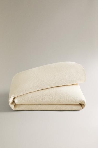 CASHMERE EFFECT BEDSPREAD - Oyster-white by Zara