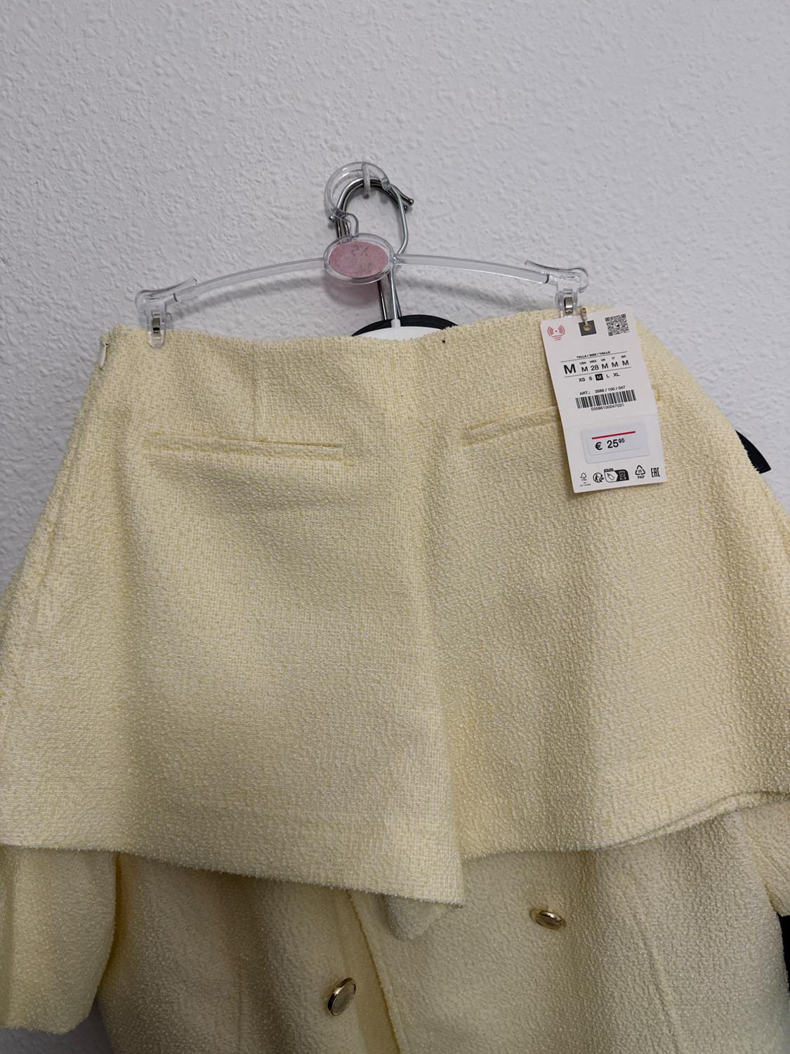 TEXTURED BERMUDA SHORTS WITH GOLD BUTTONS - Image 2
