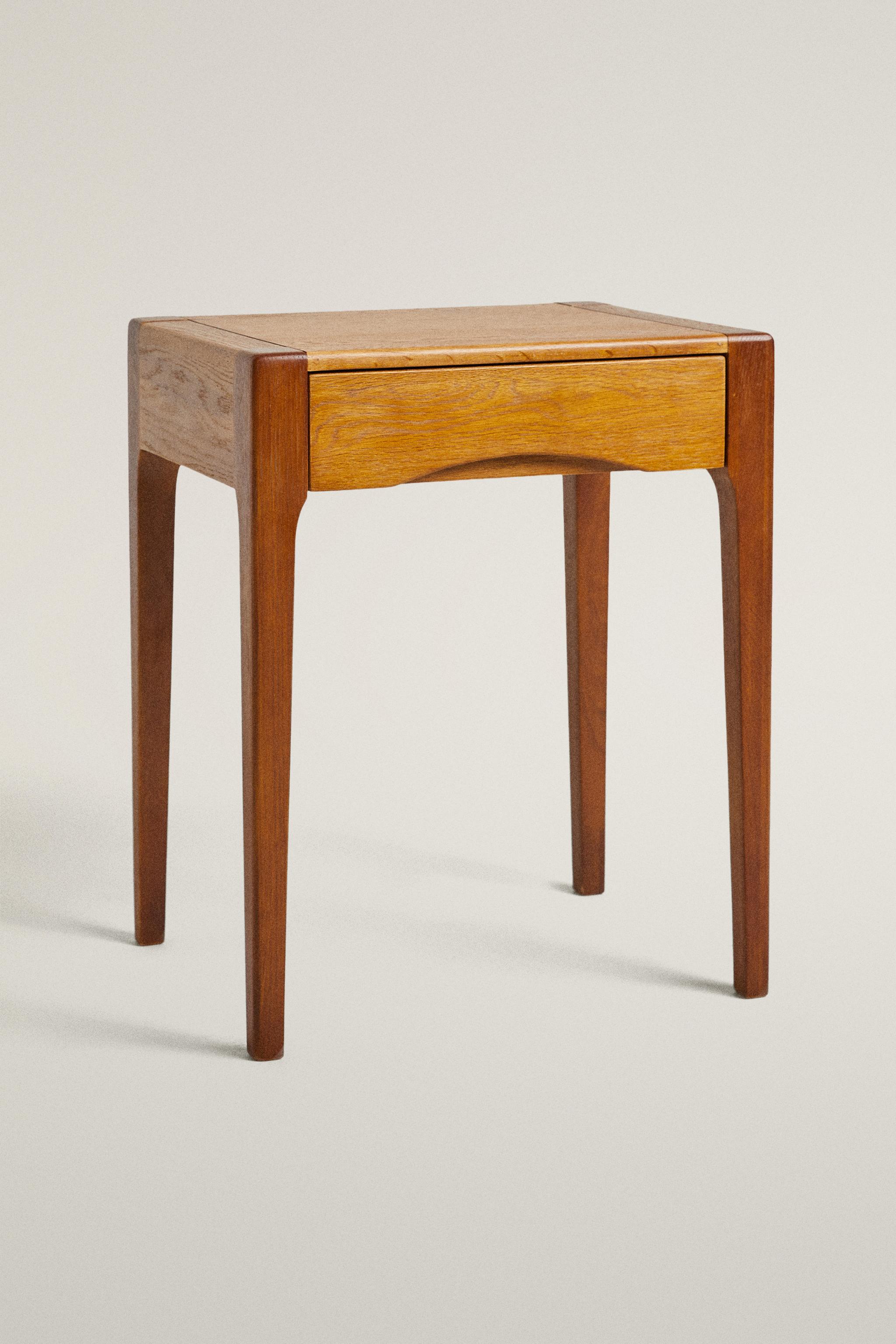 OAK BEDSIDE TABLE WITH DRAWER