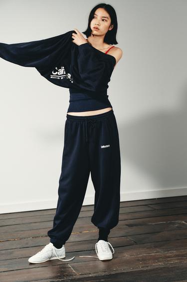 PANTALLONA JOGGER ME TEKST - E kaltër nga Zara