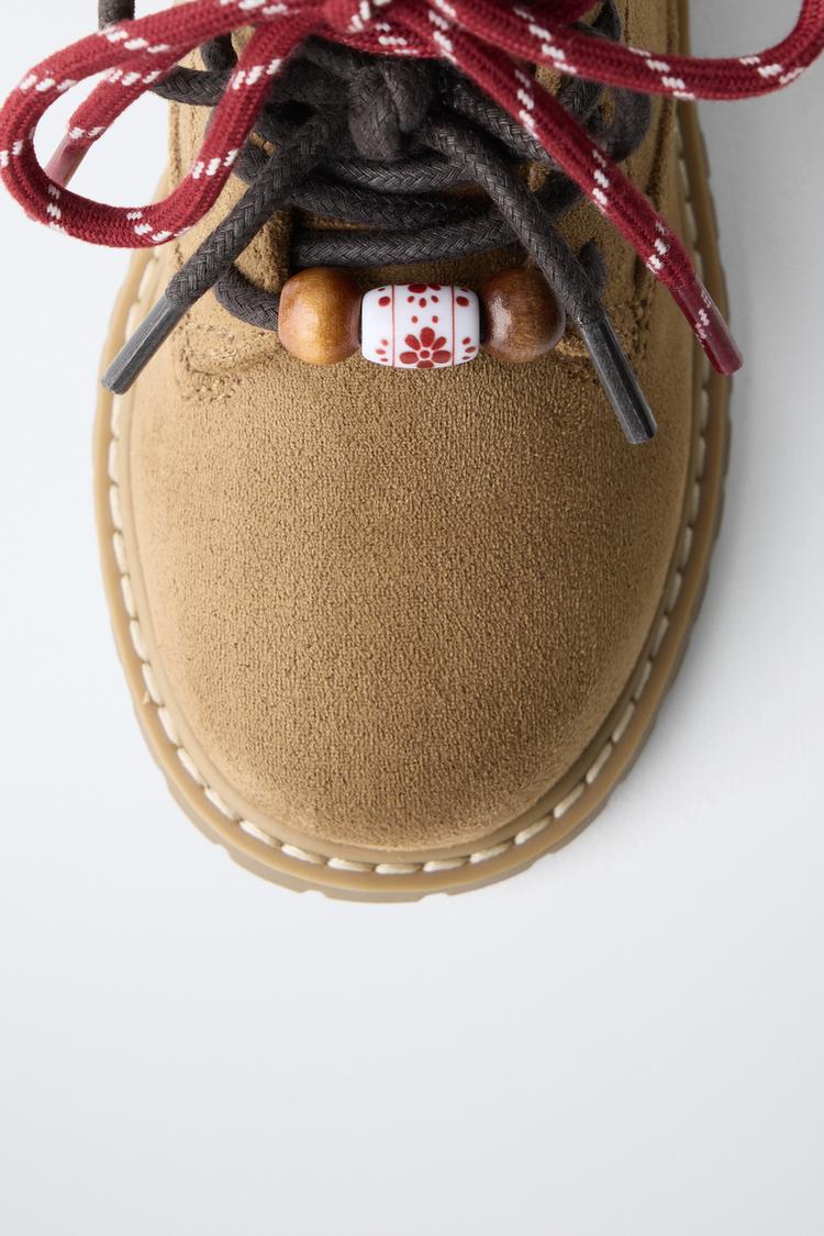 Botas con cordones y detalles 6