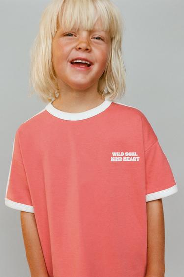 CAMISETA ESTAMPADO TEXTO CON RELIEVE - Rojo / Blanco de Zara