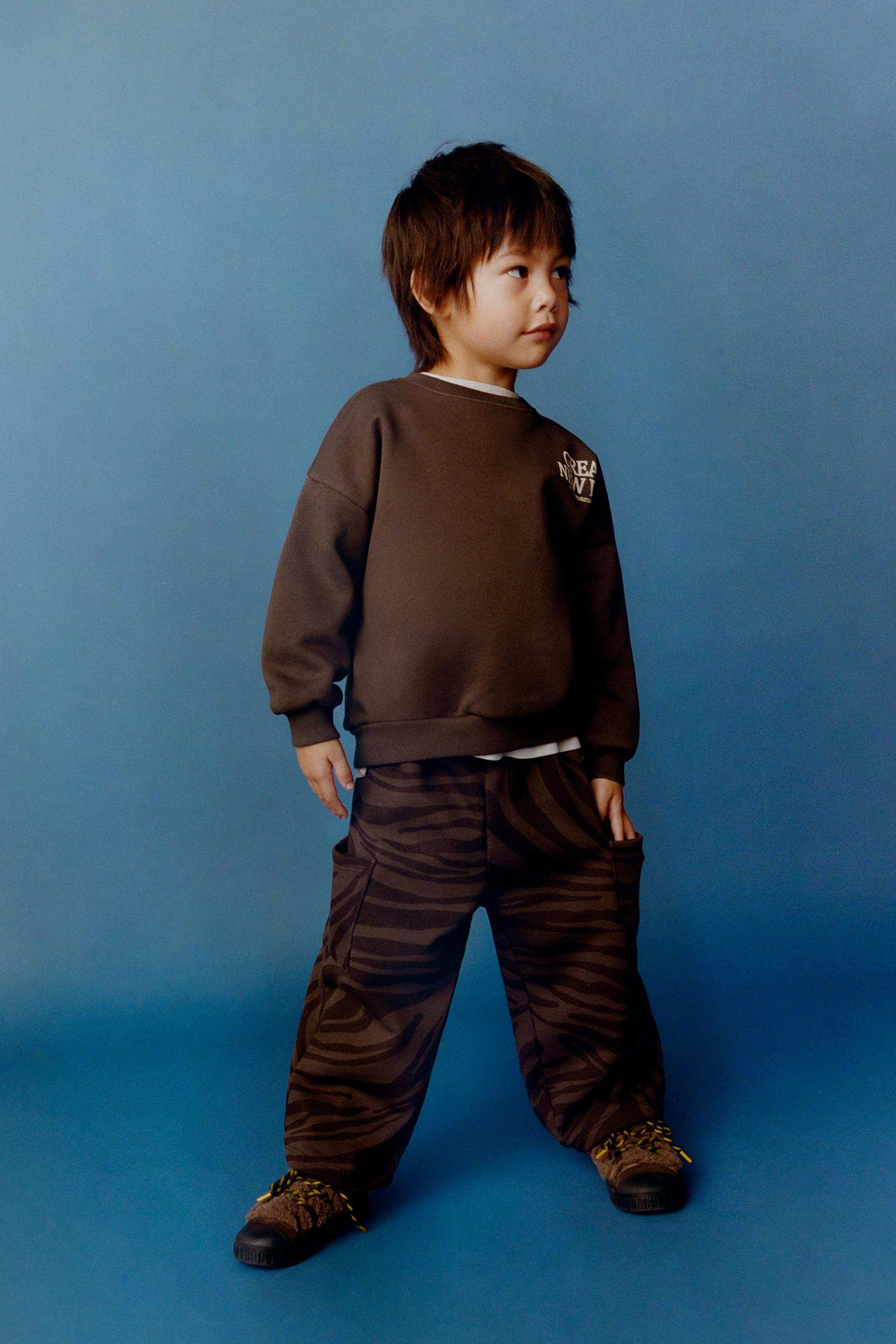 ENSEMBLE DE JOGGING AVEC SWEAT ET PANTALON IMPRIMÉS