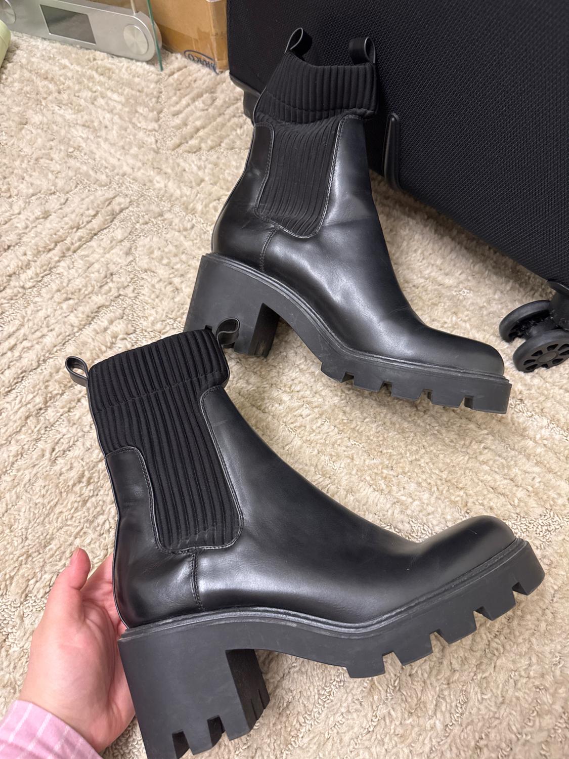 BLACK HEELED BOOTS - Image 4