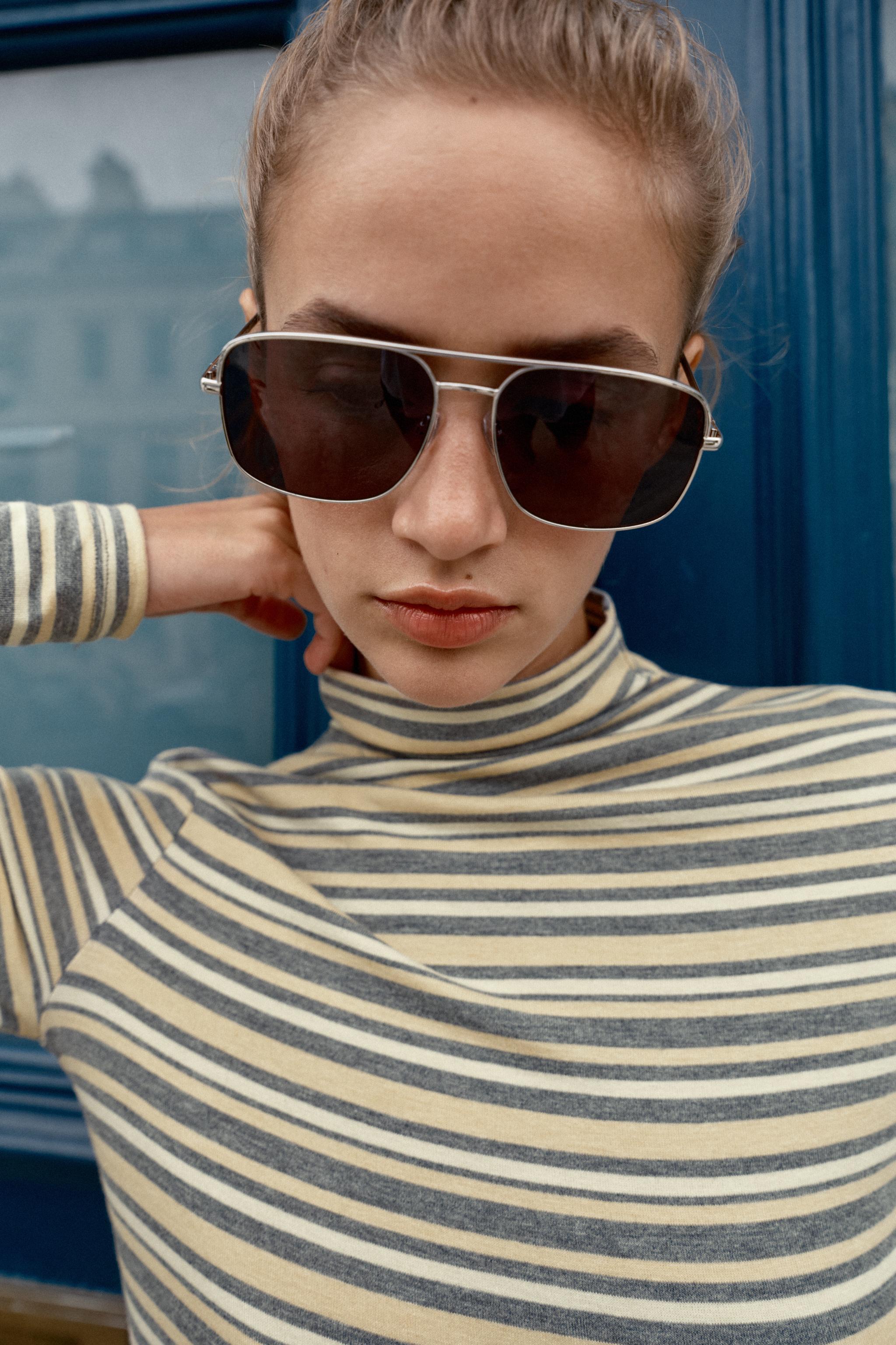 STRIPED MOCK NECK T-SHIRT