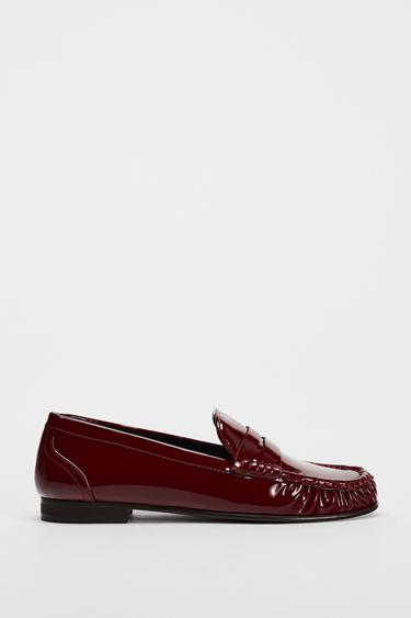 MOCASSIM ENVERNIZADO - Vermelho-bordô da Zara