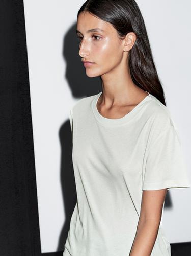 Camiseta manga corta 100% algodón - Verde agua de Zara