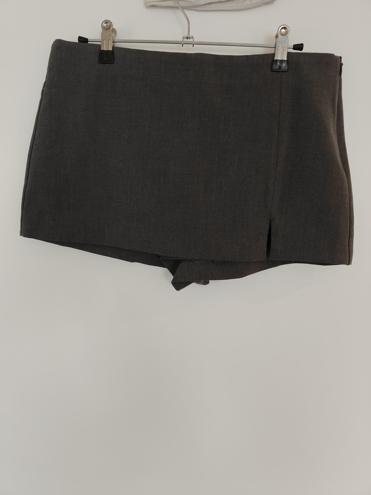 SKORT WITH SLIT DETAIL