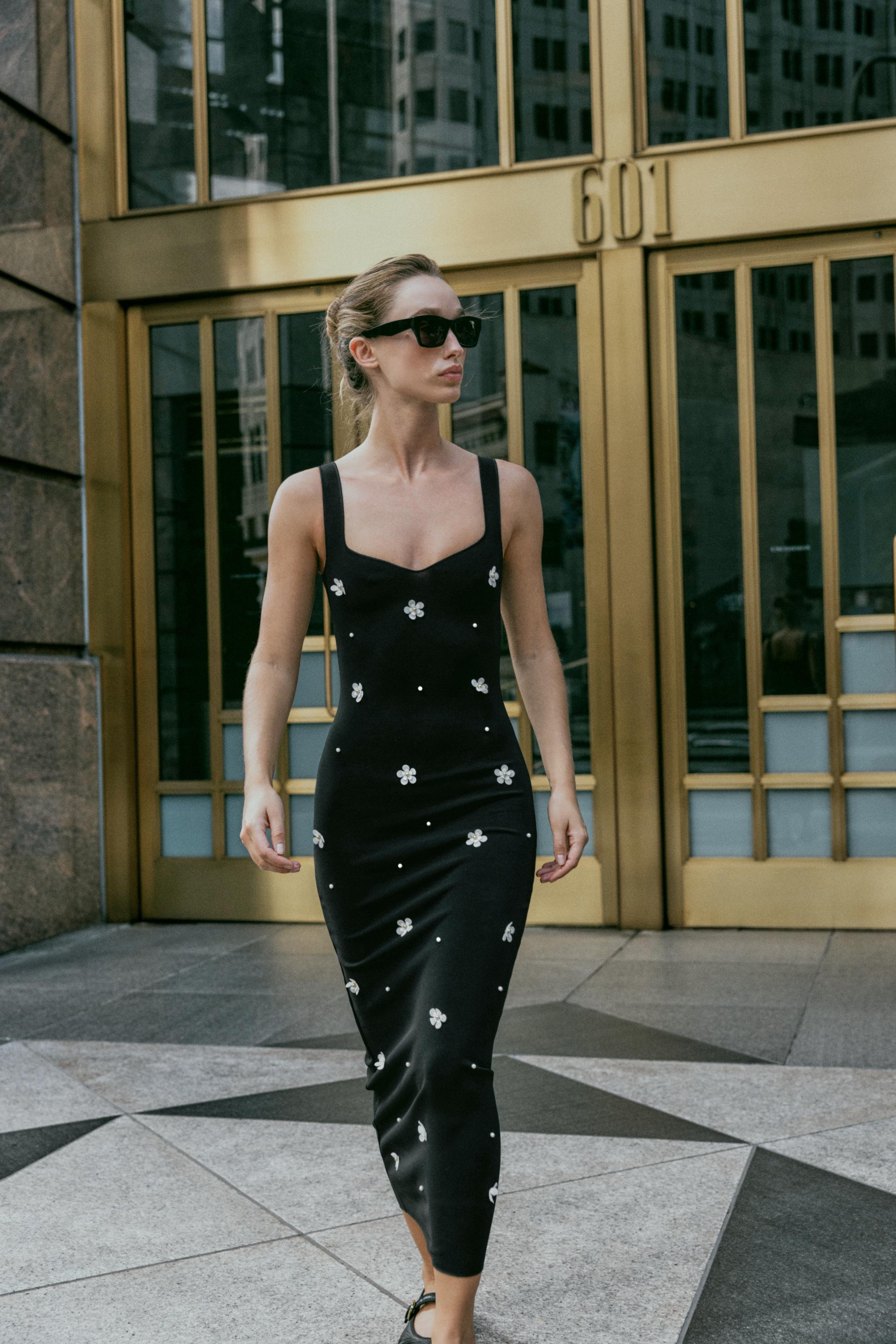 フラワープリント ミディ丈ワンピース ストレッチフラワープリントミディワンピース - ブラック | ZARA
