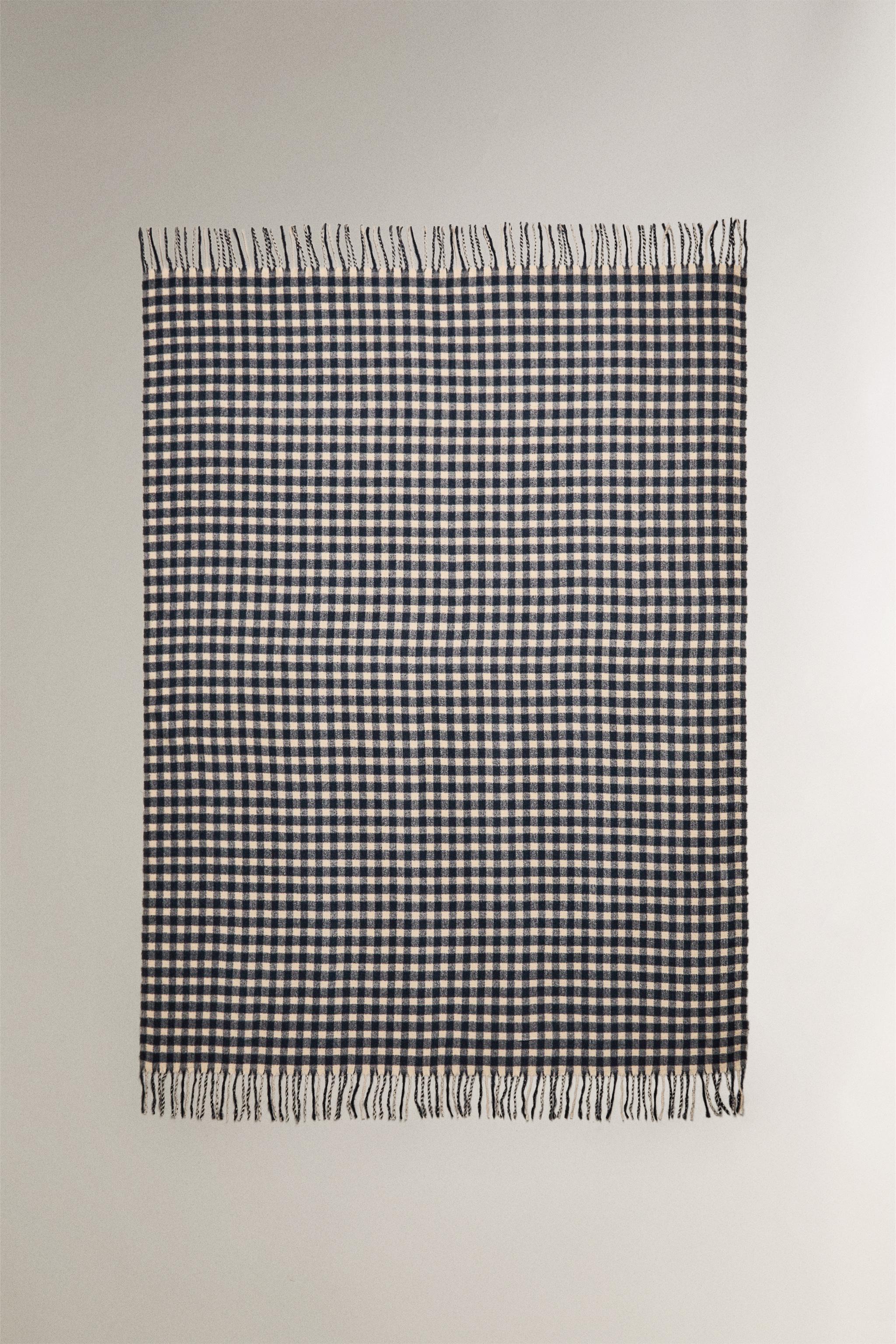 SOFT GINGHAM CHRISTMAS BLANKET