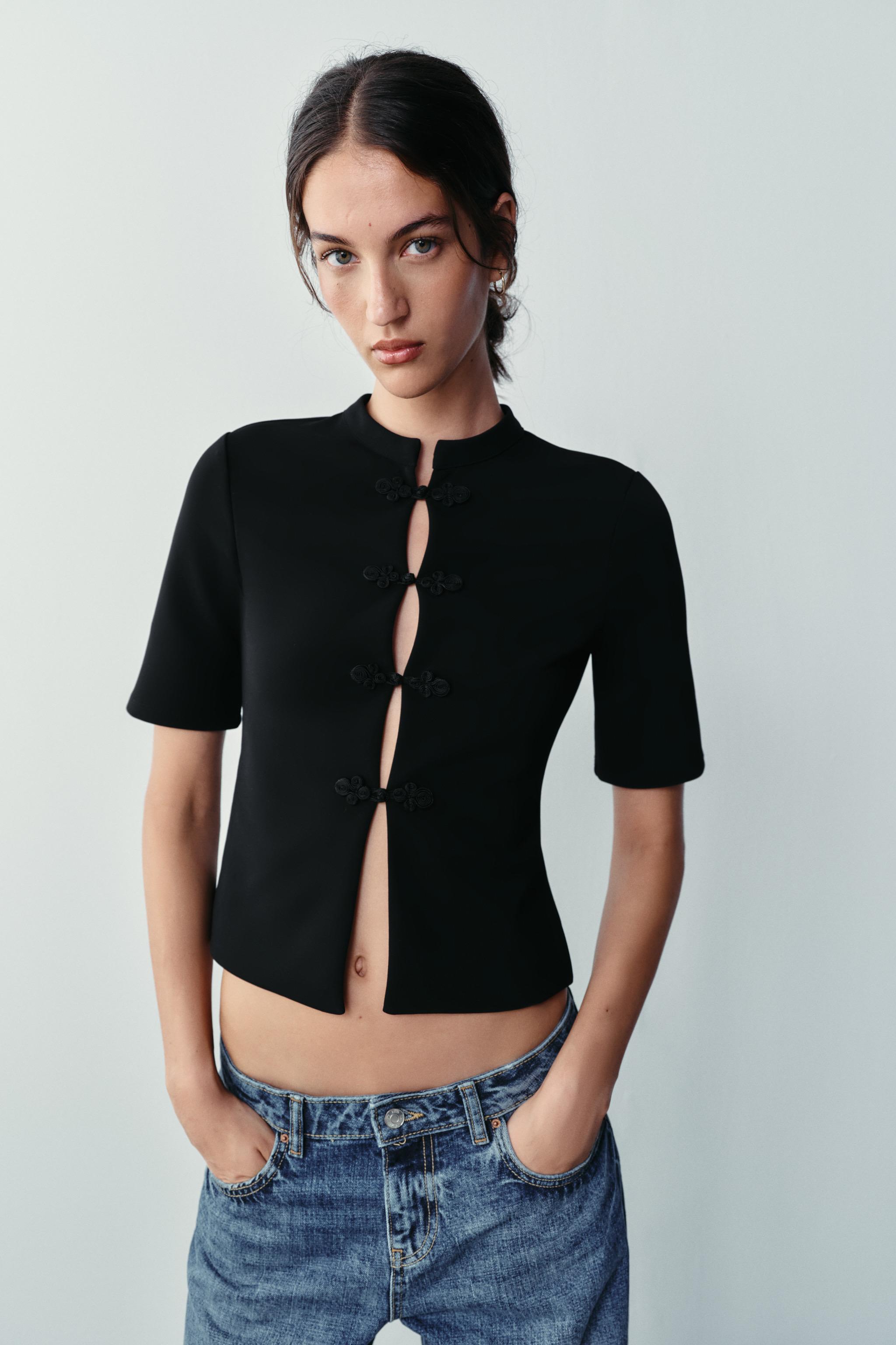 SHORT SLEEVE FROG FASTENING TOP