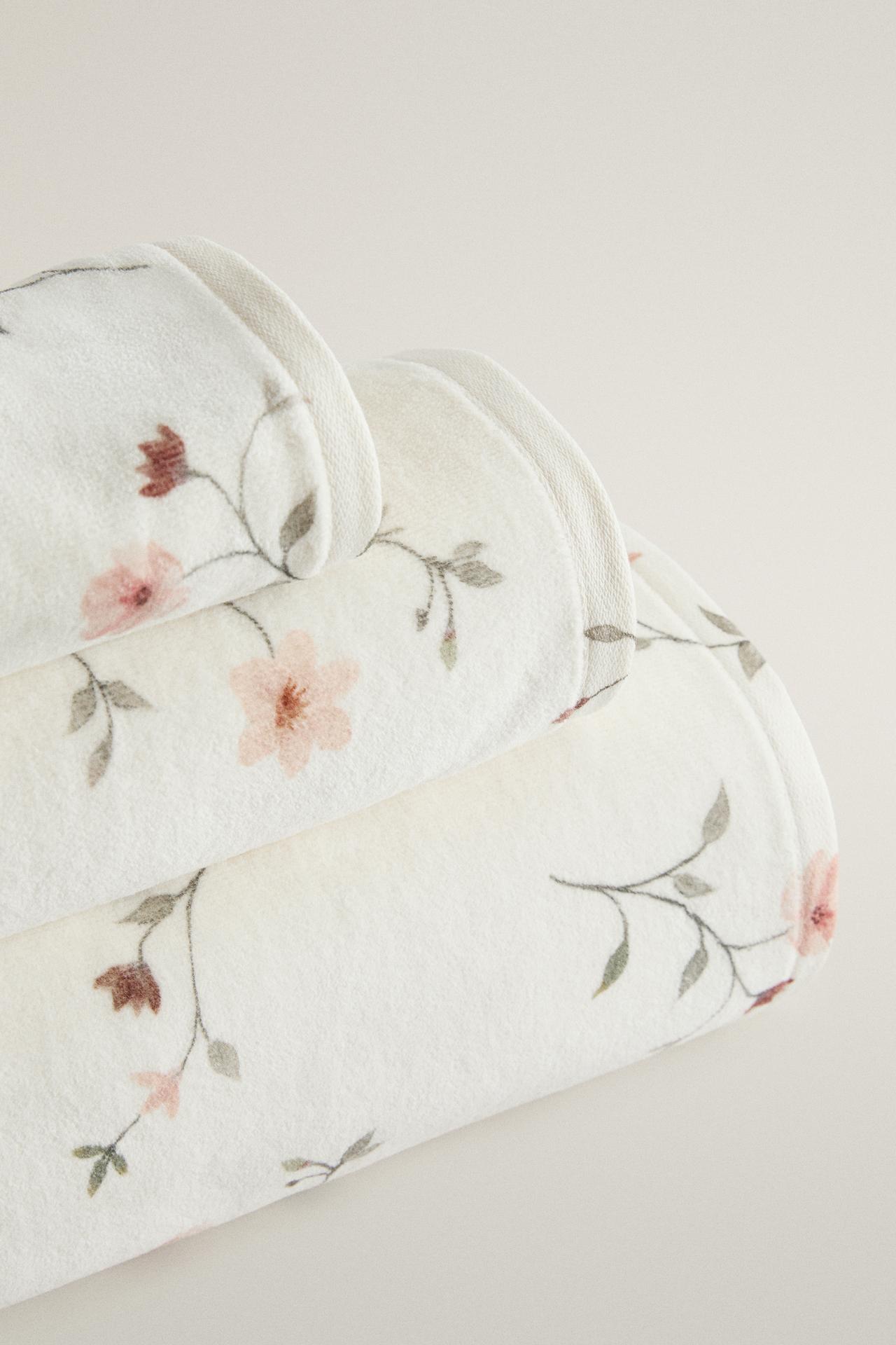 FLORAL COTTON BATH TOWEL — Multicolored