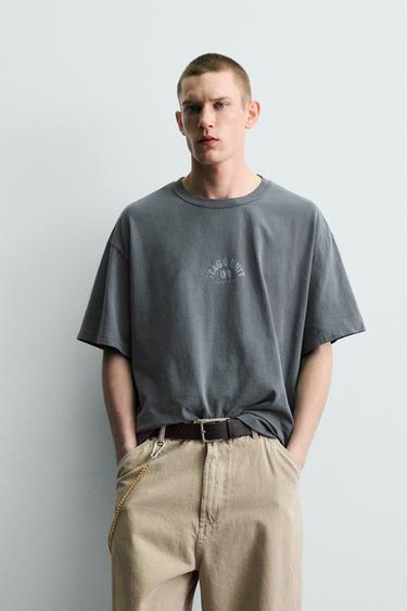 Zara MAJICA ISPRANOG IZGLEDA S KONTRASTNIM PRINTOM – svijetlosiva