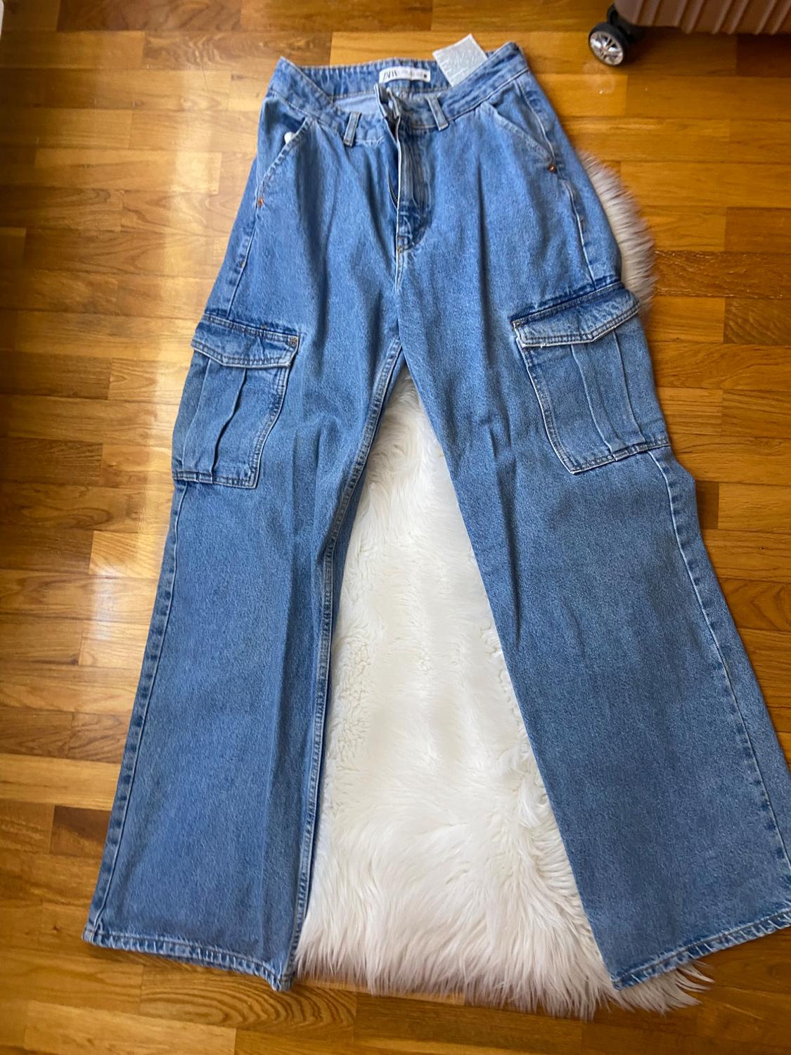 Z1975 JEANS WITH CARGO POCKETS