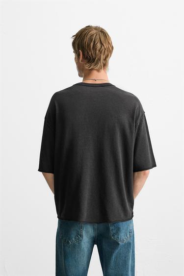 T-SHIRT EN MAILLE IMPRIMÉ DÉLAVÉ - Noir de Zara - Image 2