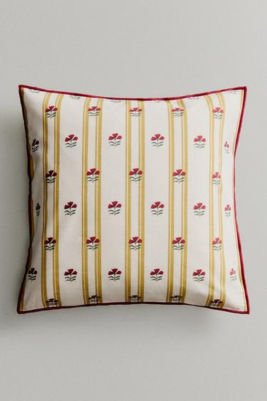 HOUSSE DE COUSSIN RAYURES ET FLEURS - Écru de Zara - Image 4