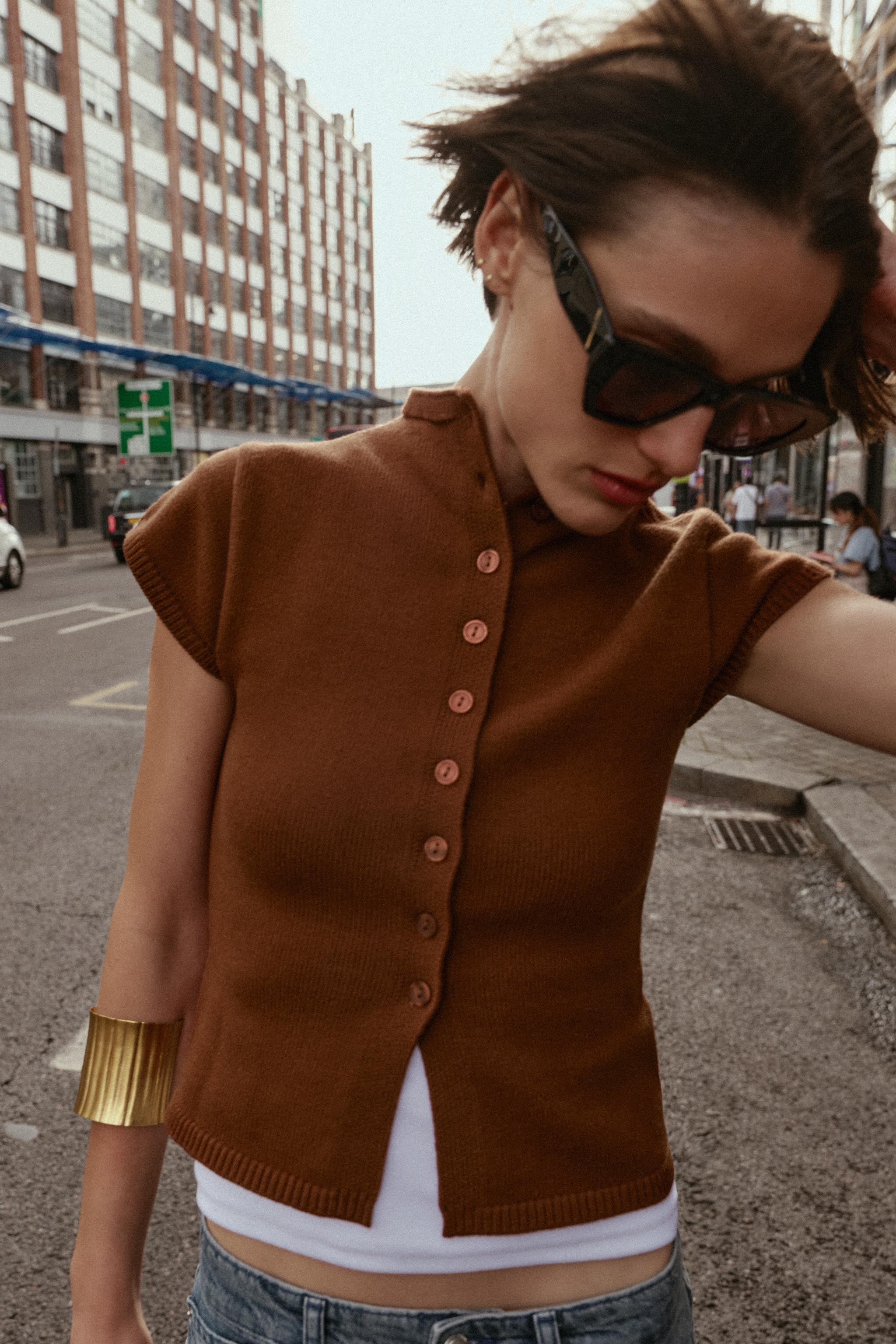 TOP DE TRICÔ COM BOTÕES - Marrom | ZARA Brasil