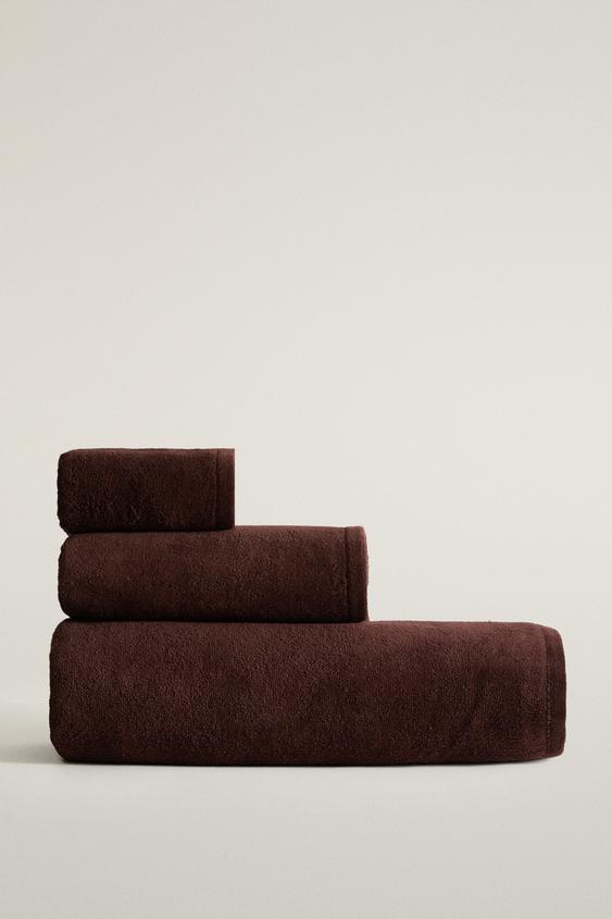 CHENILLE BORDER VELOUR BATH TOWEL (540 G/M²) - Blackberry by Zara - Image 0