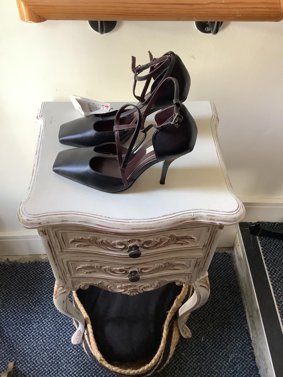 ZARA LEATHER HEELS, NEW, SIZE 39. - Image 3