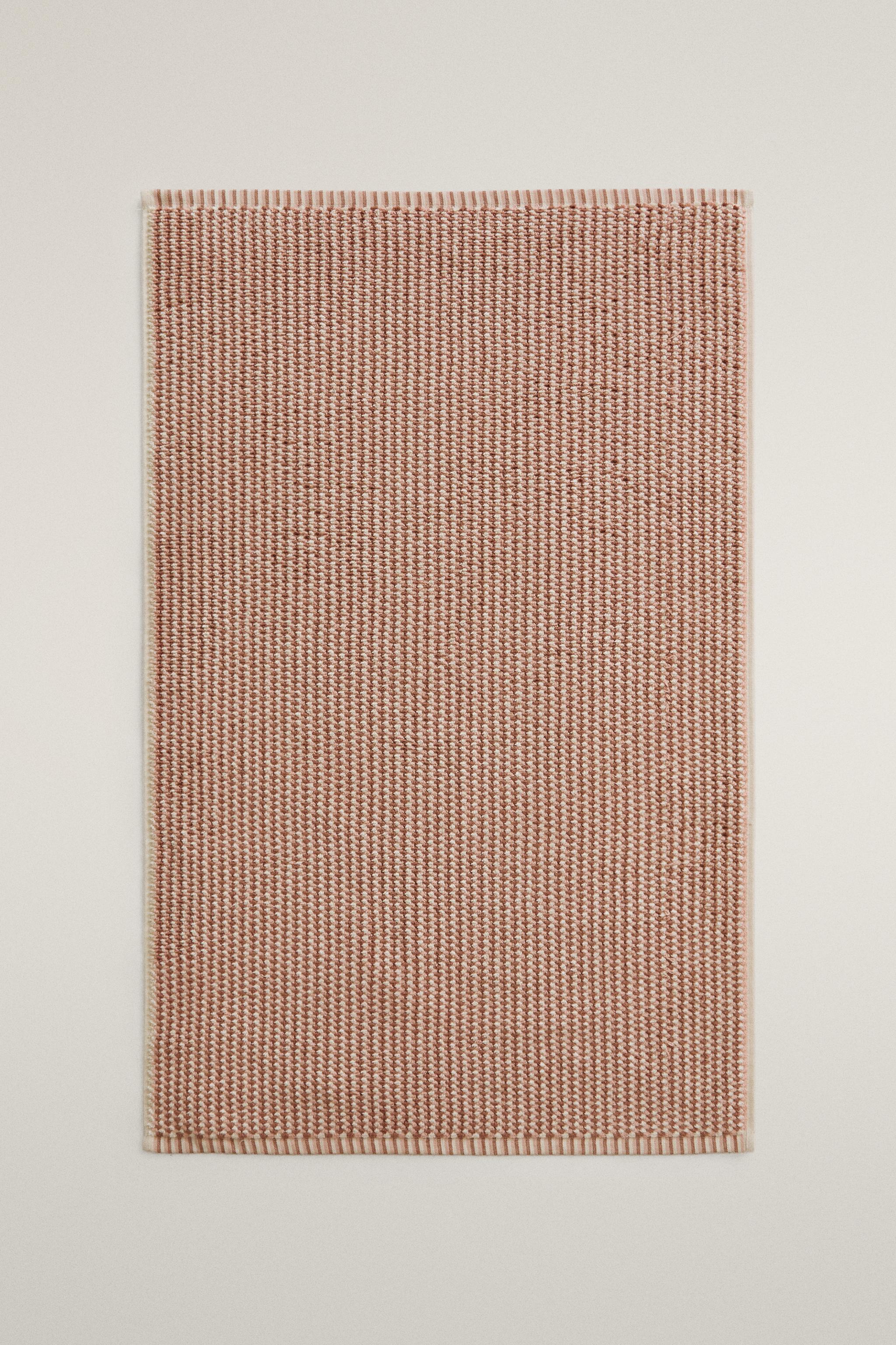TEXTURED COTTON BATH MAT