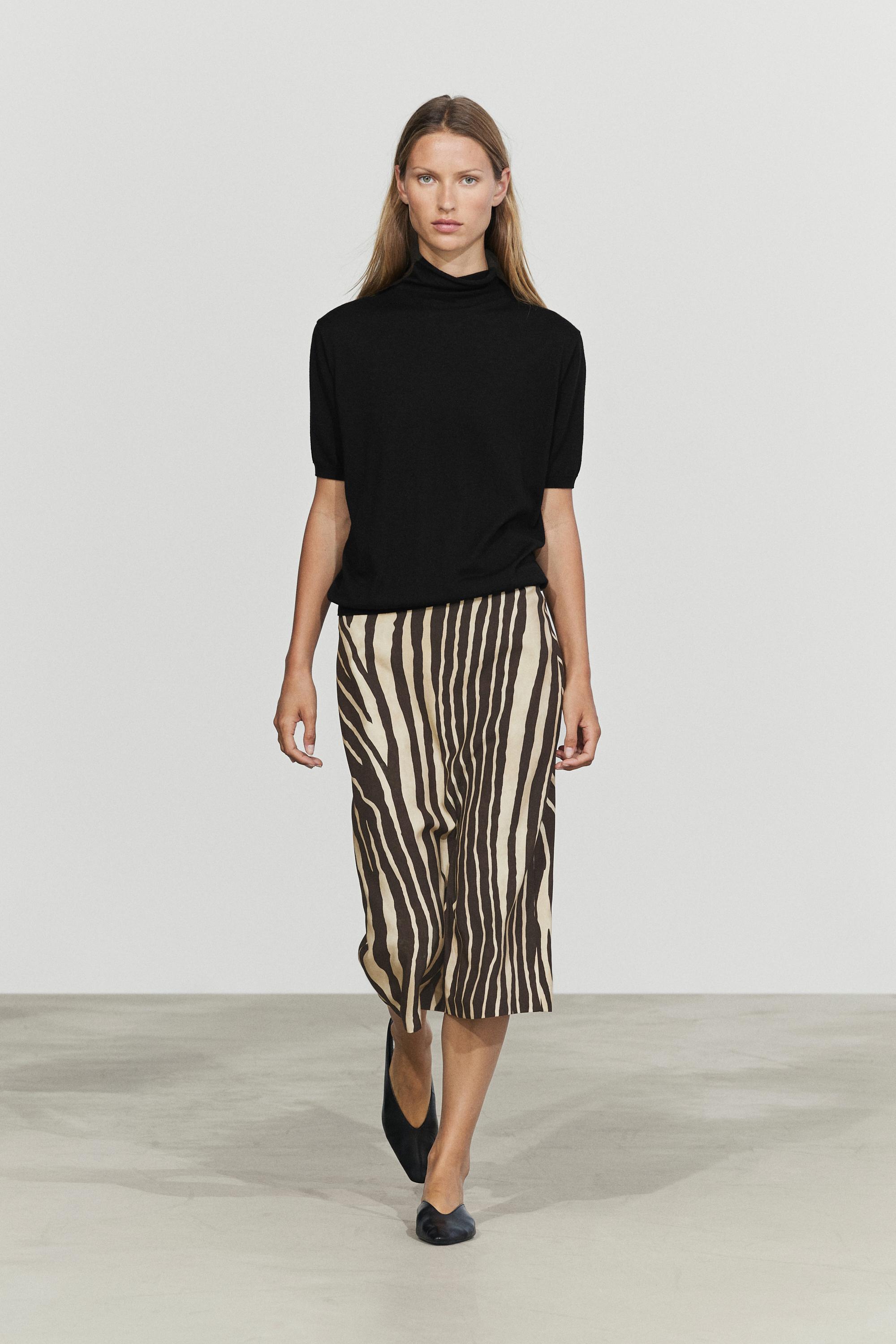 Wool blend turtleneck knit sweater — Black