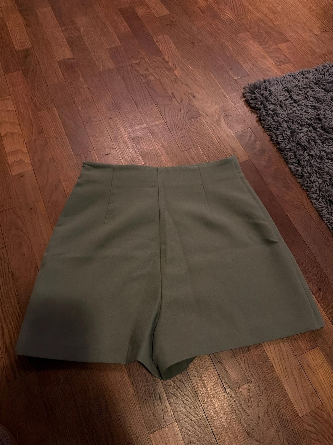 SKORT WITH SLIT DETAIL - Image 3