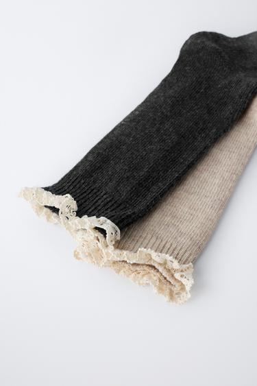LOT DE DEUX CHAUSSETTES À DENTELLE - Écru de Zara - Image 2