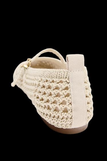 BAILARINA PLANA EFECTO TRENZADO - Crudo de Zara