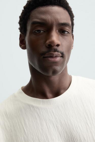 CAMISETA RELAXED FIT COM TEXTURA - Branco-marfim da Zara