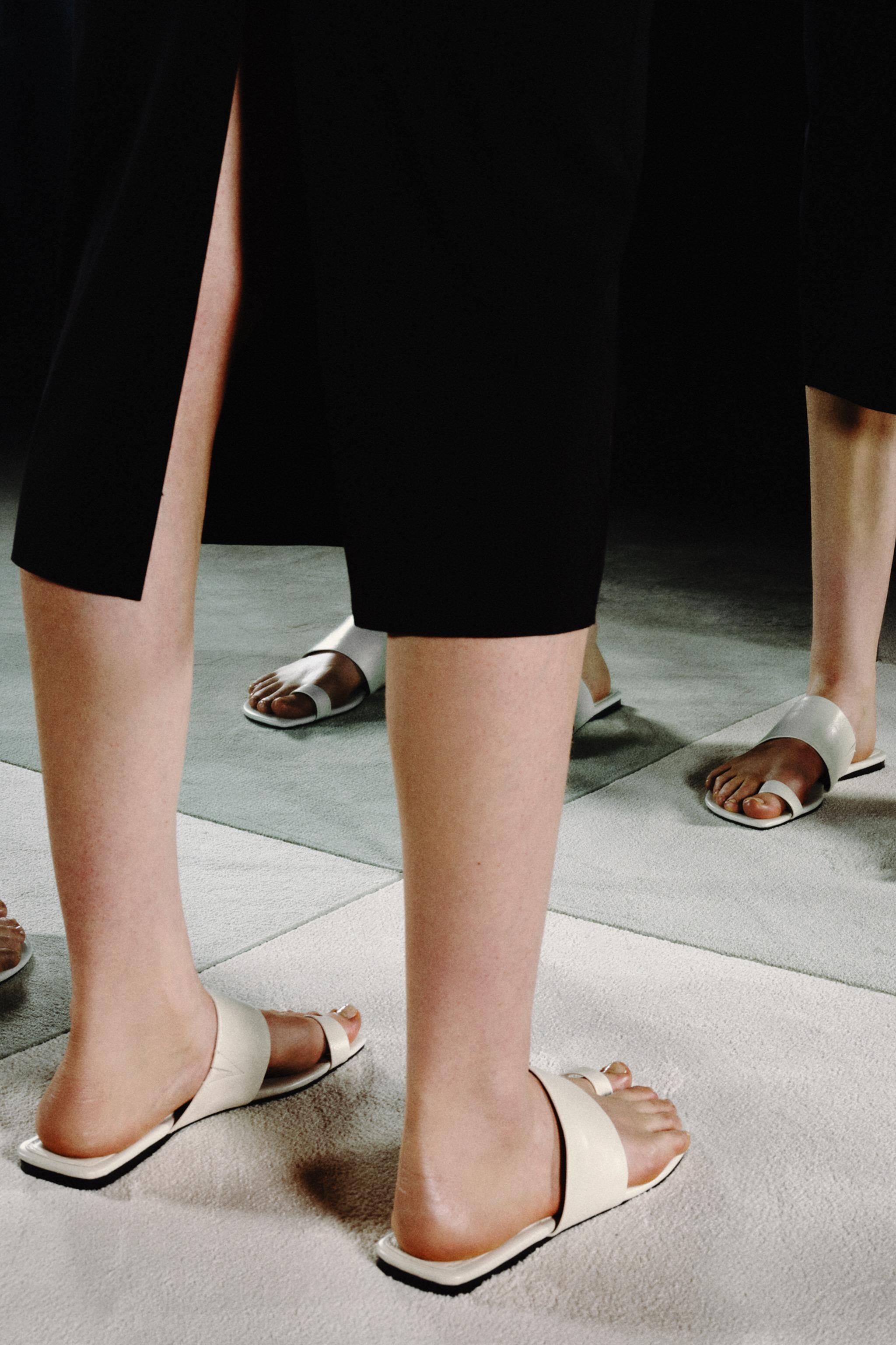 Женские сандалии Zara LIMITED EDITION LEATHER FLAT SANDALS — фото 2