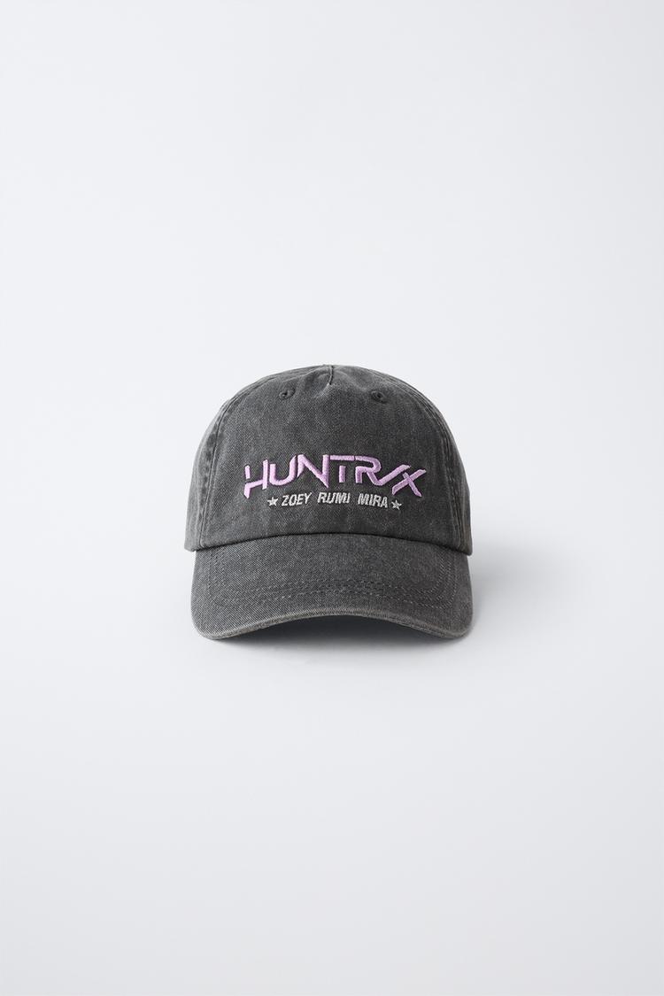 GORRA EFECTO LAVADO KPOP DEMON HUNTERS™ NETFLIX ©