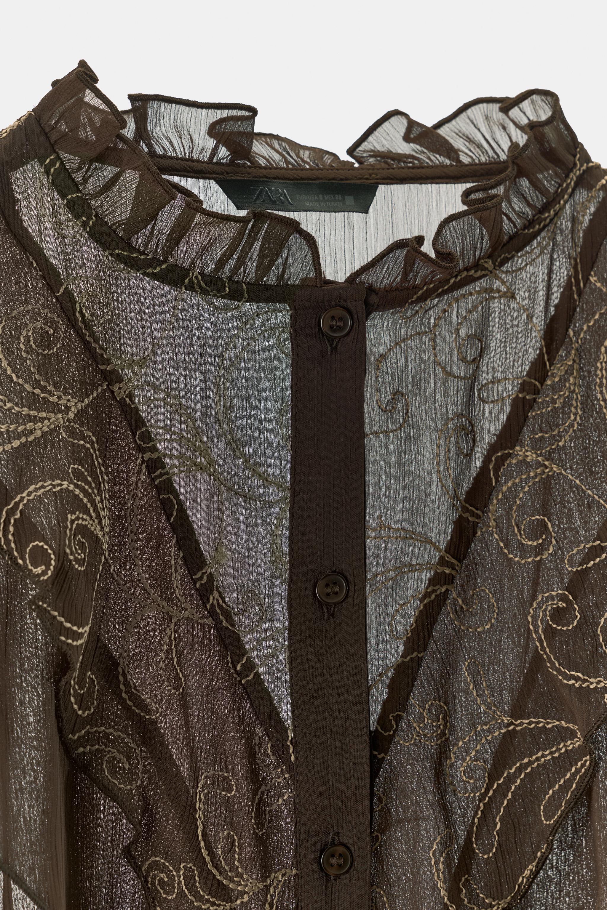 BLOUSE BRODÉE À VOLANTS