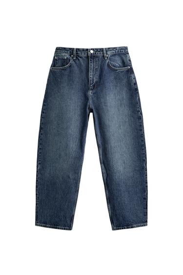 Front view of wide-leg, relaxed-fit blue jeans, featuring five pockets, a washed effect, and a front zip and button fastening.