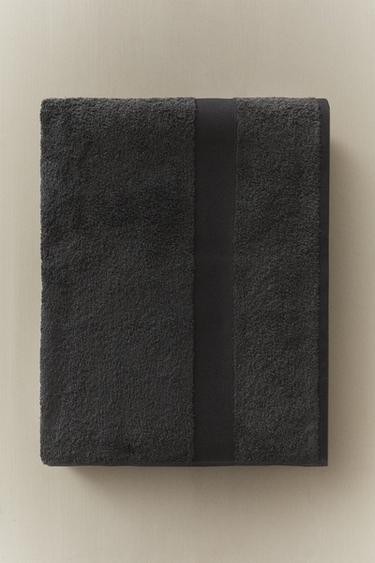 PREMIUM COTTON BATH TOWEL (600 GXM²) - Dark grey by Zara - Image 6