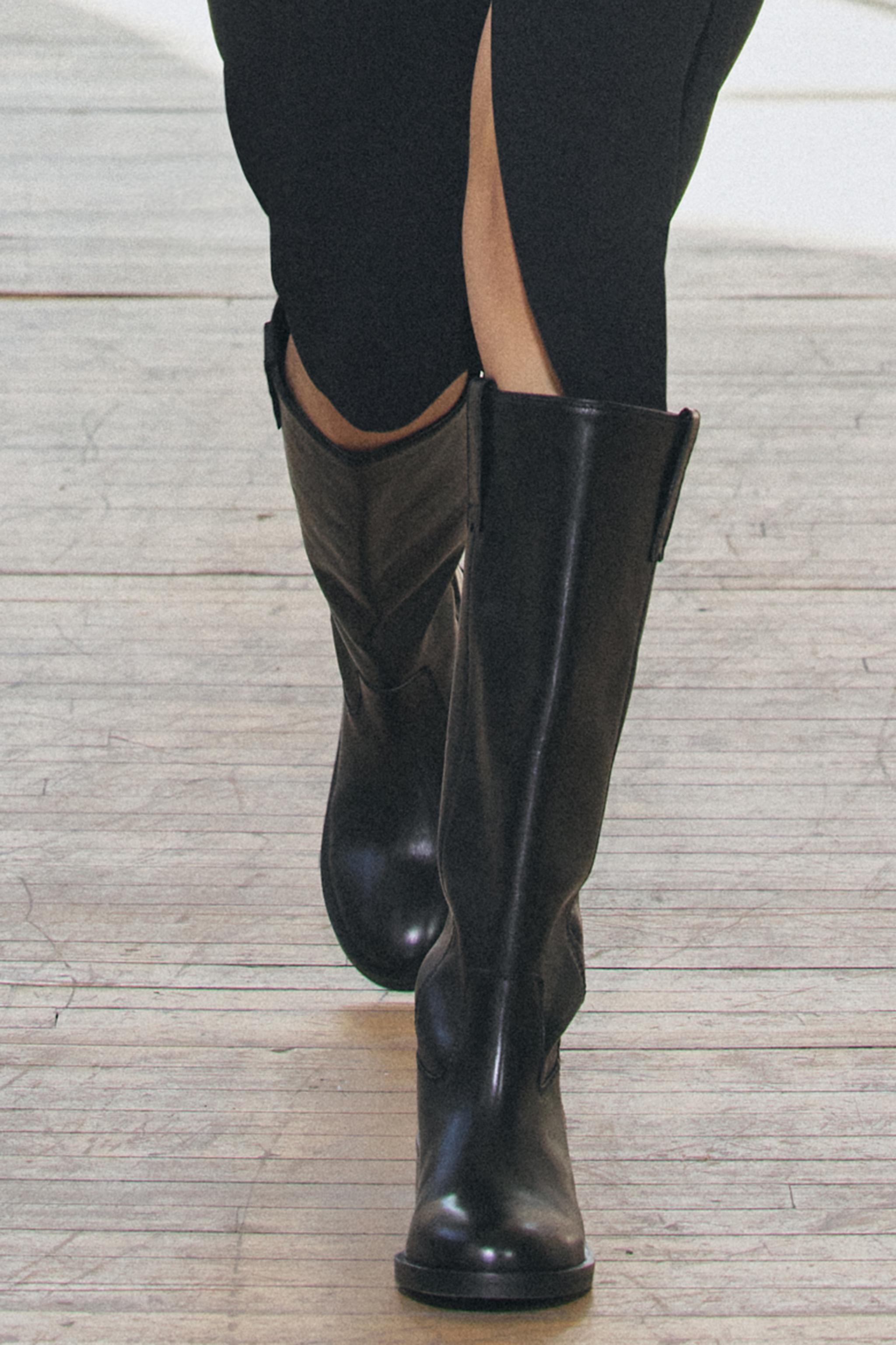 Black leather boots fashion zara