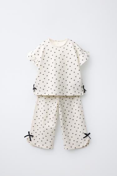 CONJUNTO CAMISETA Y PANTALÓN ESTAMPADO FLORES Y LAZOS - Crudo de Zara
