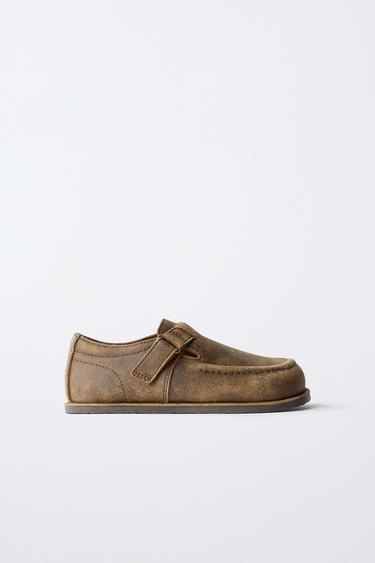 SAPATO DE COURO COM FIVELA - Marrom da Zara