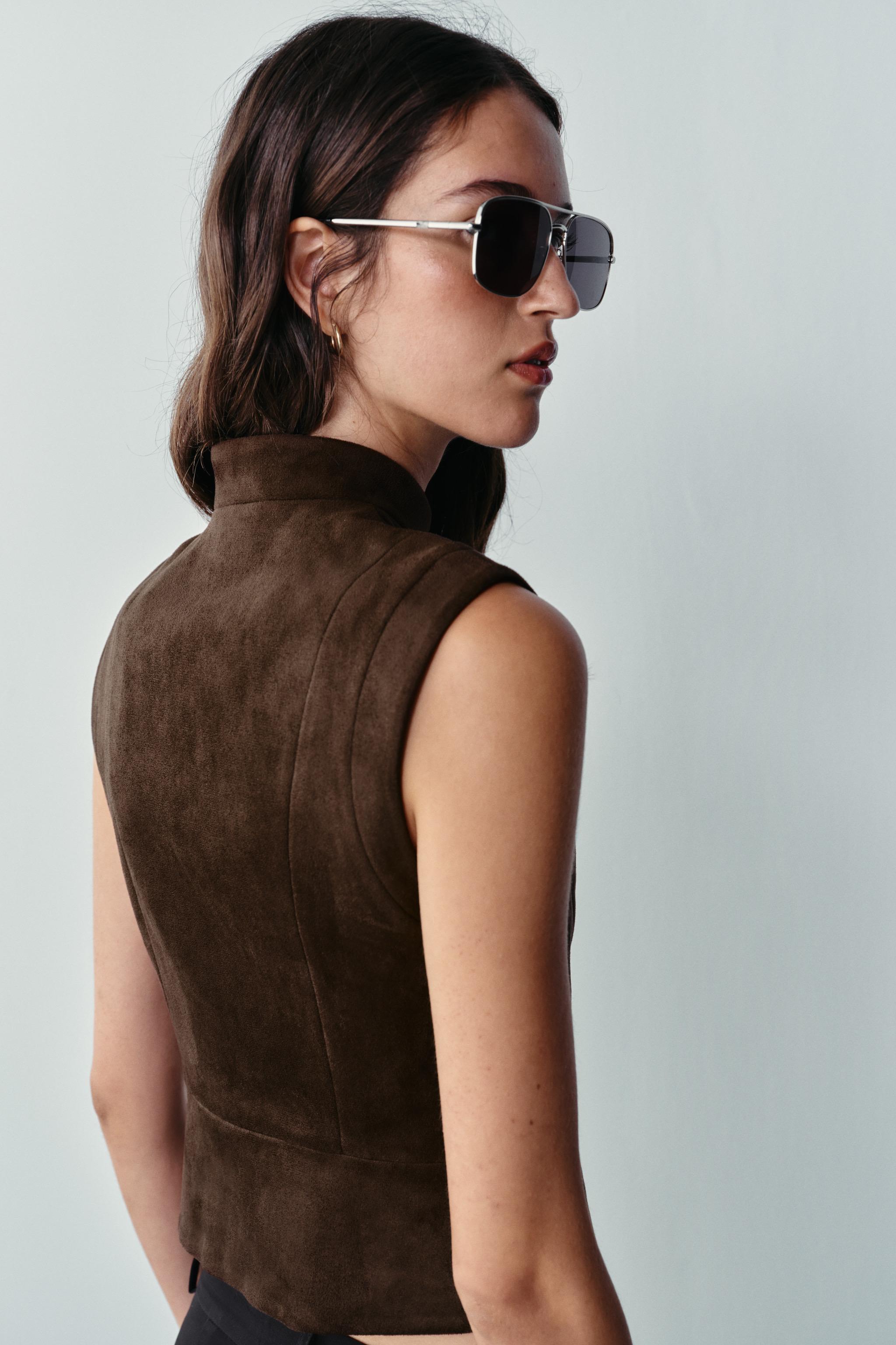 Zara FAUX SUEDE FROG FASTENING VEST — фото 7
